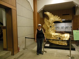 Linda and the Golden Dolphin